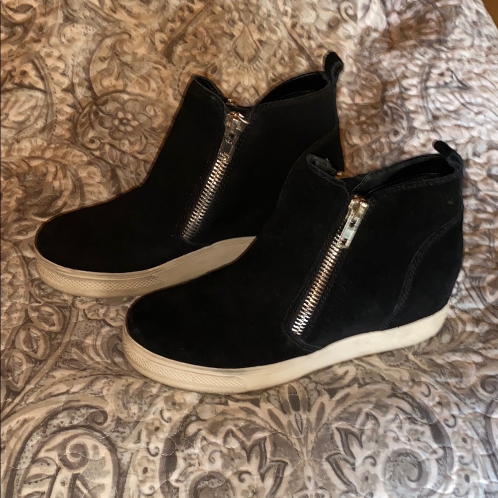 Steve Madden Black Ankle Booties with Zipper
